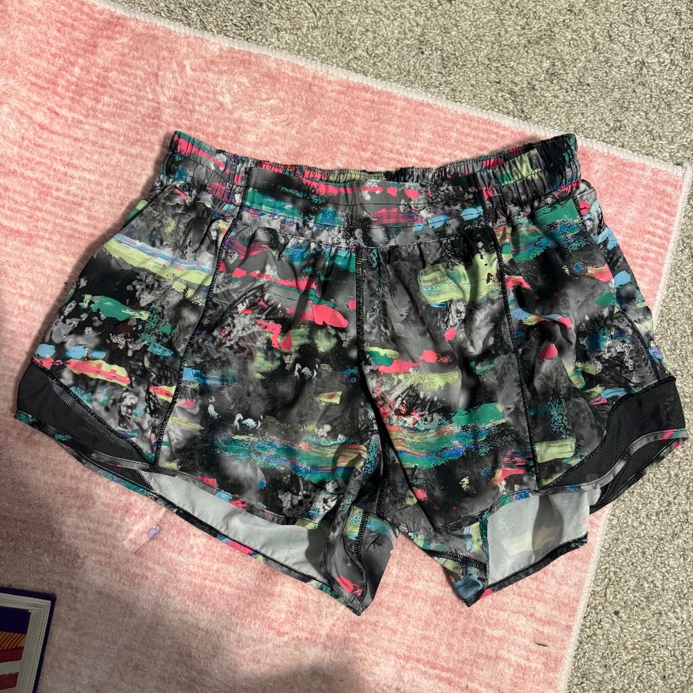 Lululemon Multi Hotty Hot Shorts 4 inch Low Rise perfect condition size 10